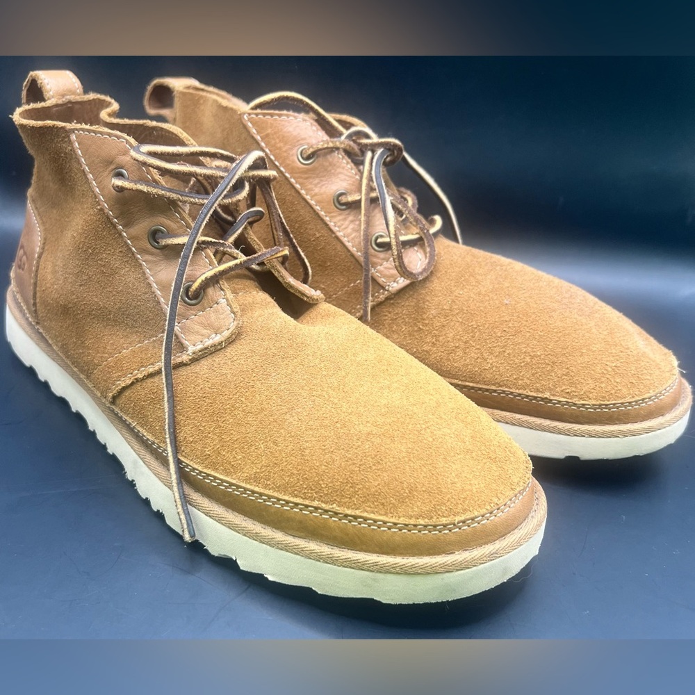 UGG- Mens Neumel Unlined Leather Boot, Size: 11,‎ Spotting on heel